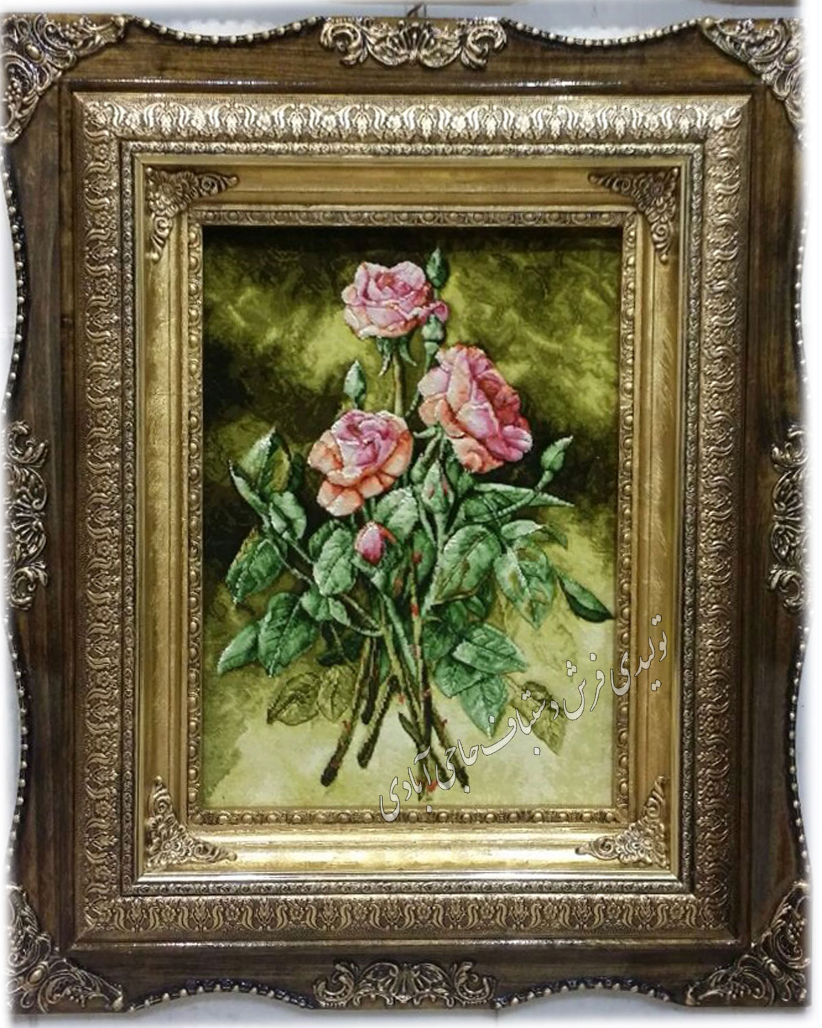 گل رز سه شاخه  فرش دستباف حاجی آبادی